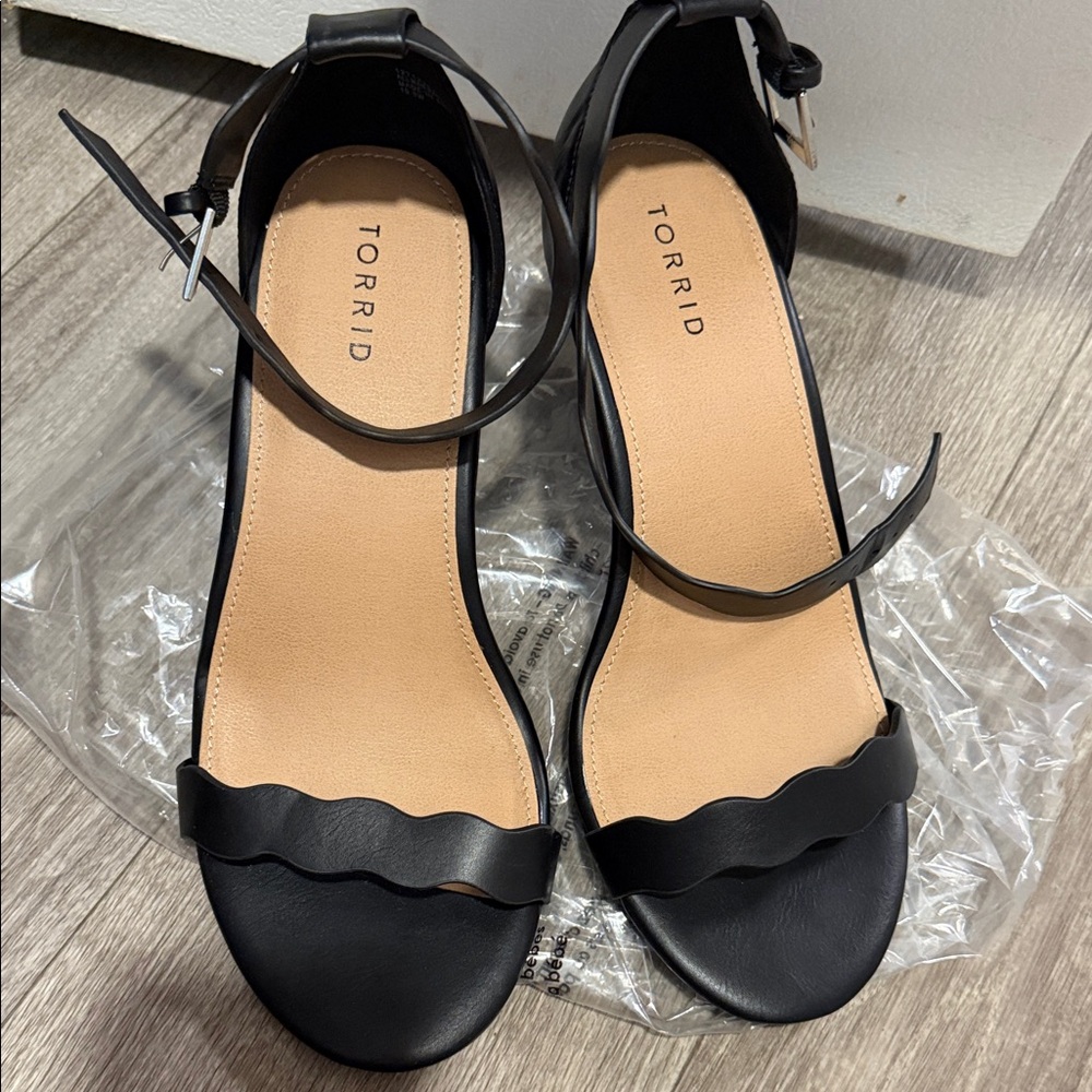 Torrid Black Scalloped Strap 👡